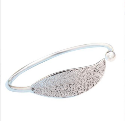 Stunning Leaf Bangle