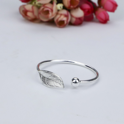 Stunning Leaf Bangle