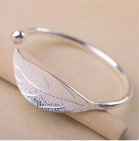 Stunning Leaf Bangle